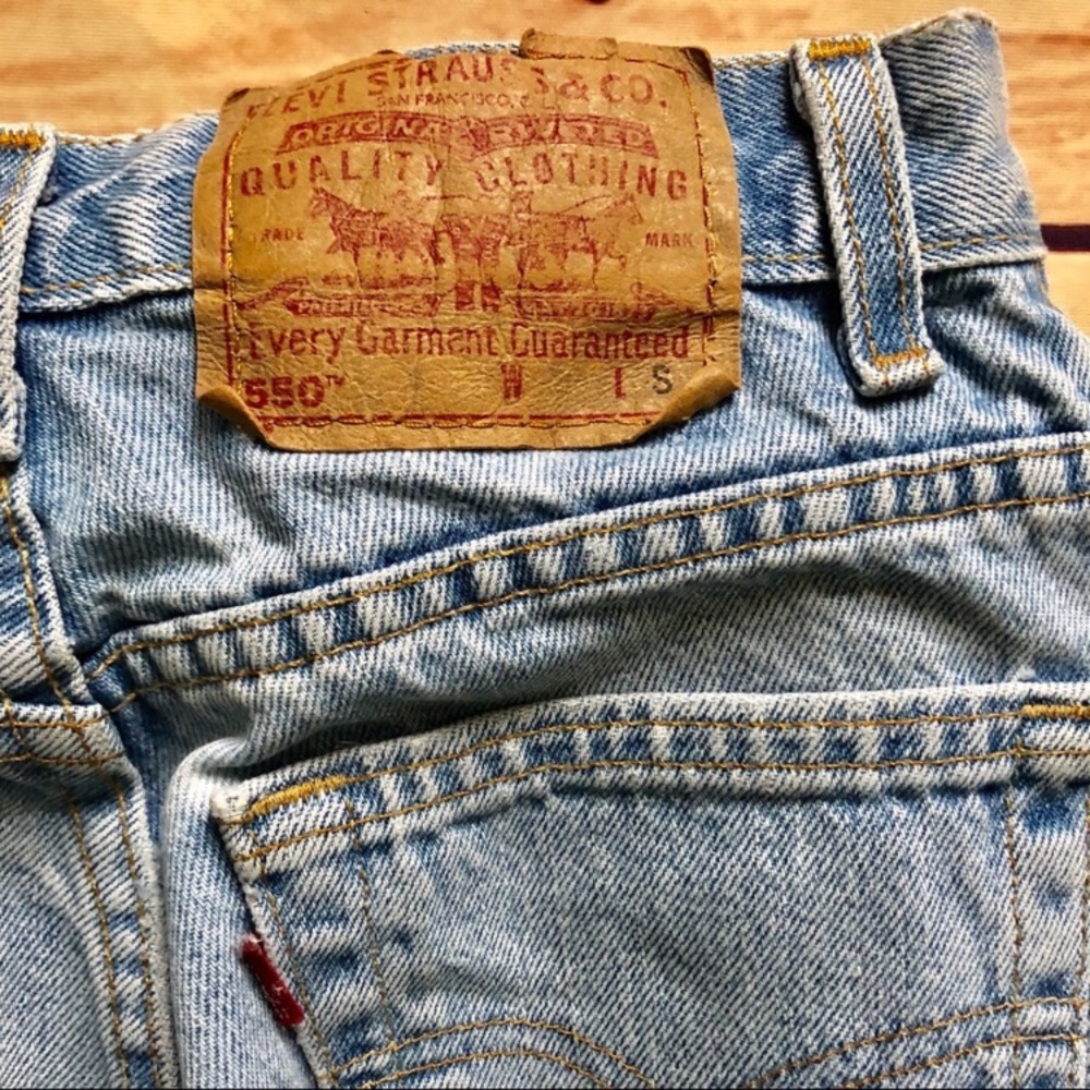 LEVI’s Vintage 550 Destructed High Rise Taper Jean
